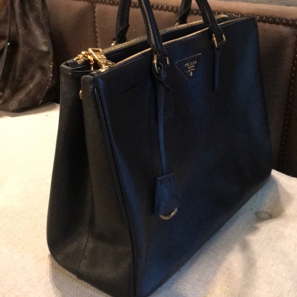 Prada black tote bag - Picture 3 of 8